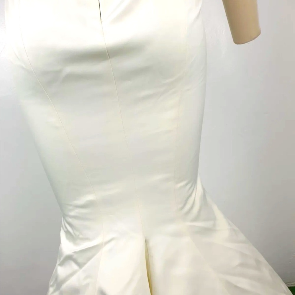 House of CB ‘Antoinette’ Ivory Corset Off Shoulder LIMITED EDITION Bridal Gown - Picture 13 of 16
